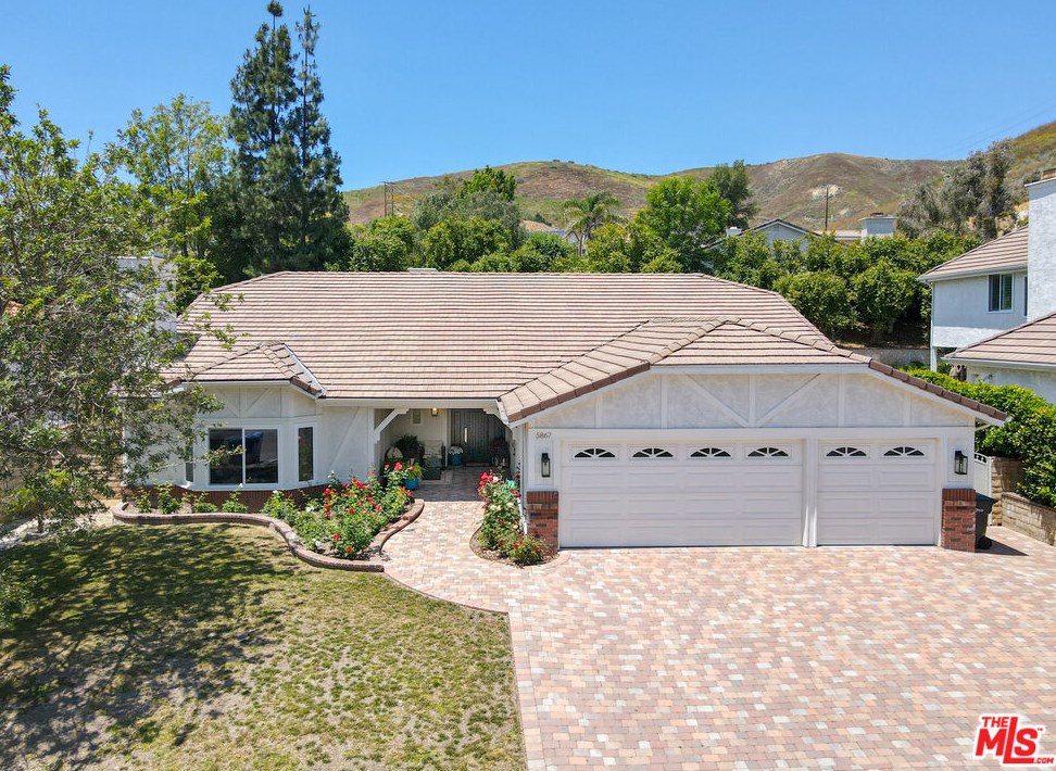 5867 Stonecrest Dr, Calabasas, CA 91301-4626