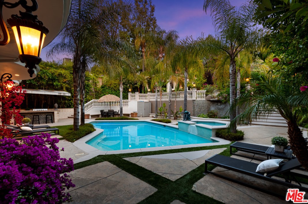 16020 Valley Vista Blvd, Van Nuys, CA 91436