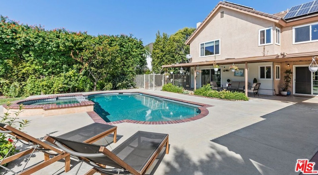 144 Blue Mountain Way, Claremont CA  91711-2824 exterior