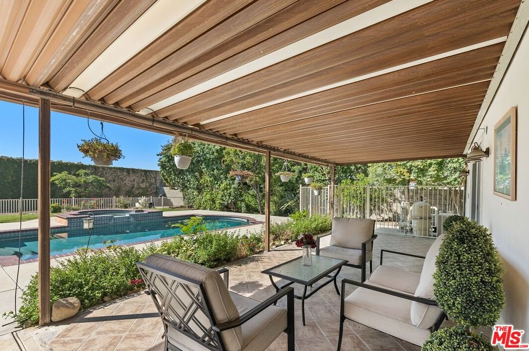 144 Blue Mountain Way, Claremont CA  91711-2824 exterior