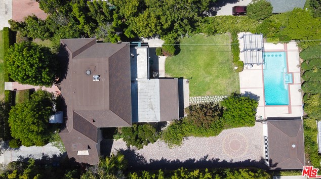 110 Rossmore Ave, Los Angeles CA  90004-3735 exterior