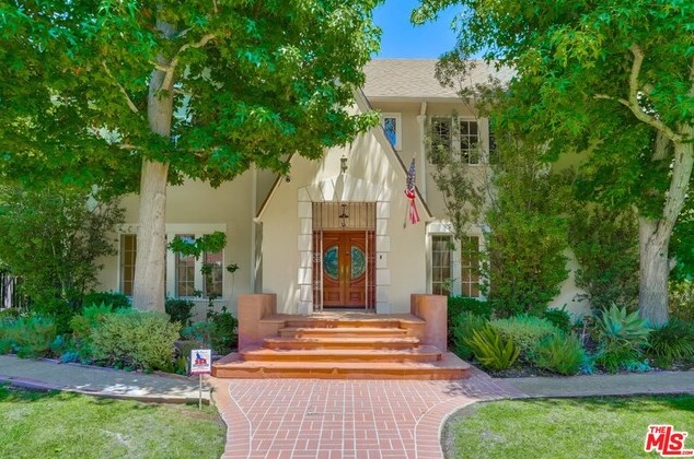 110 Rossmore Ave, Los Angeles CA  90004-3735 exterior