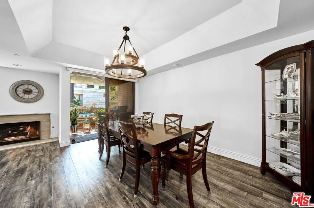 125 Gale Dr, Beverly Hills, CA 90211-2337