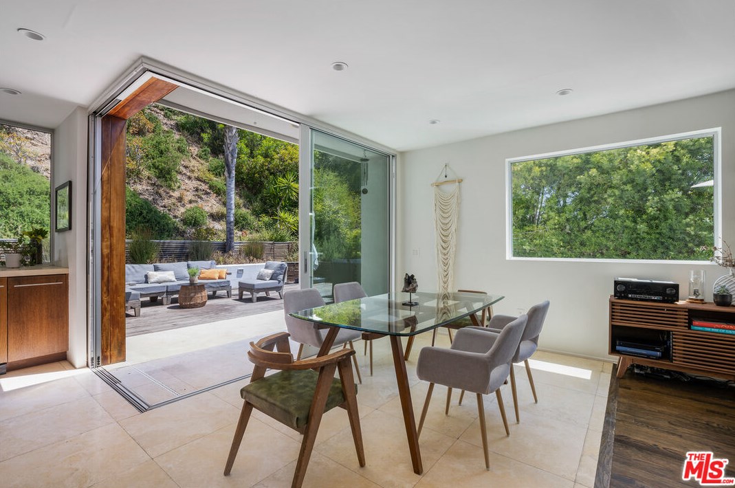 8871 Sunset Crest Pl, Los Angeles, CA 90046-1847