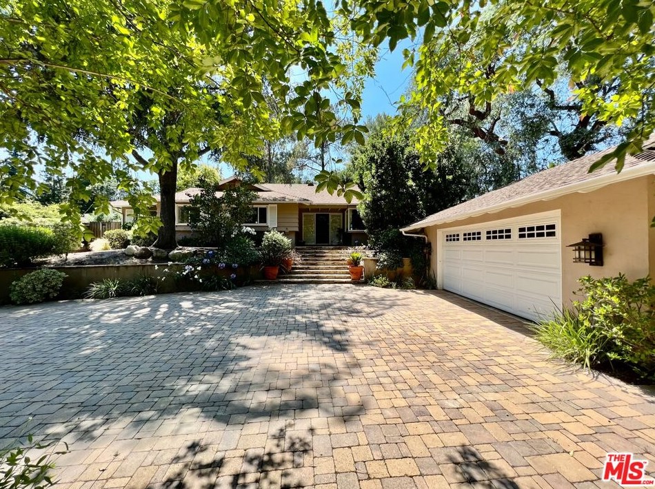 4943 Palomar Dr, Los Angeles, CA 91356-4438