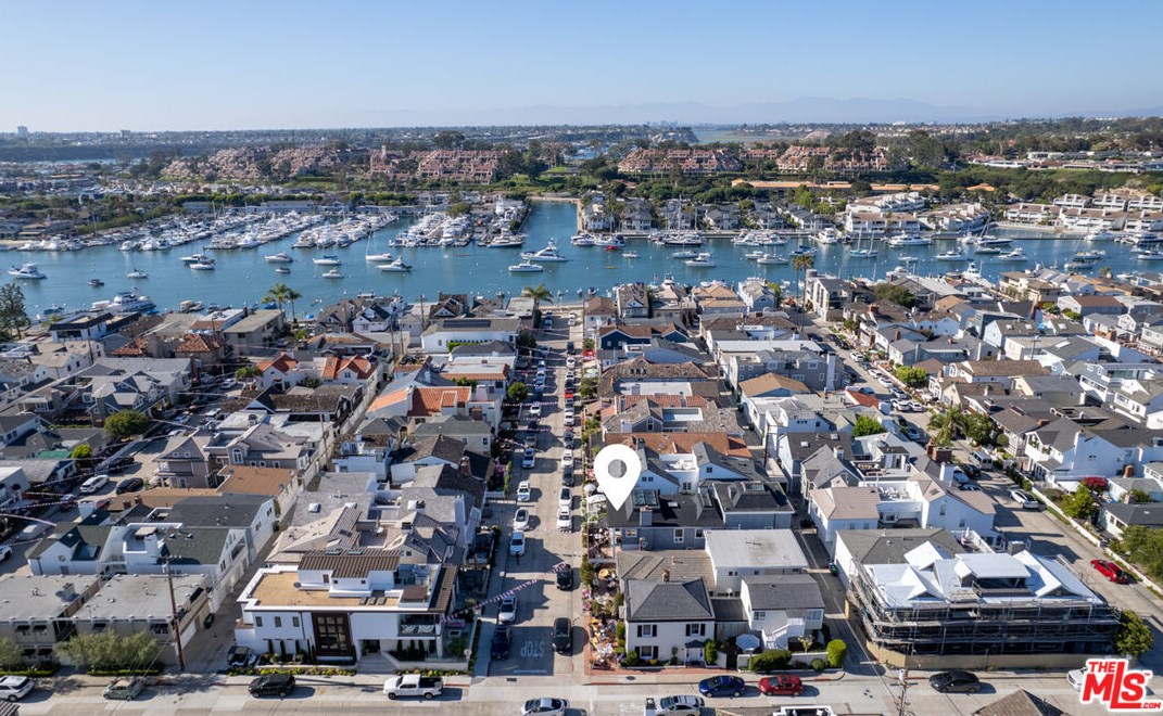 304 Diamond Ave, Newport Beach, CA 92662