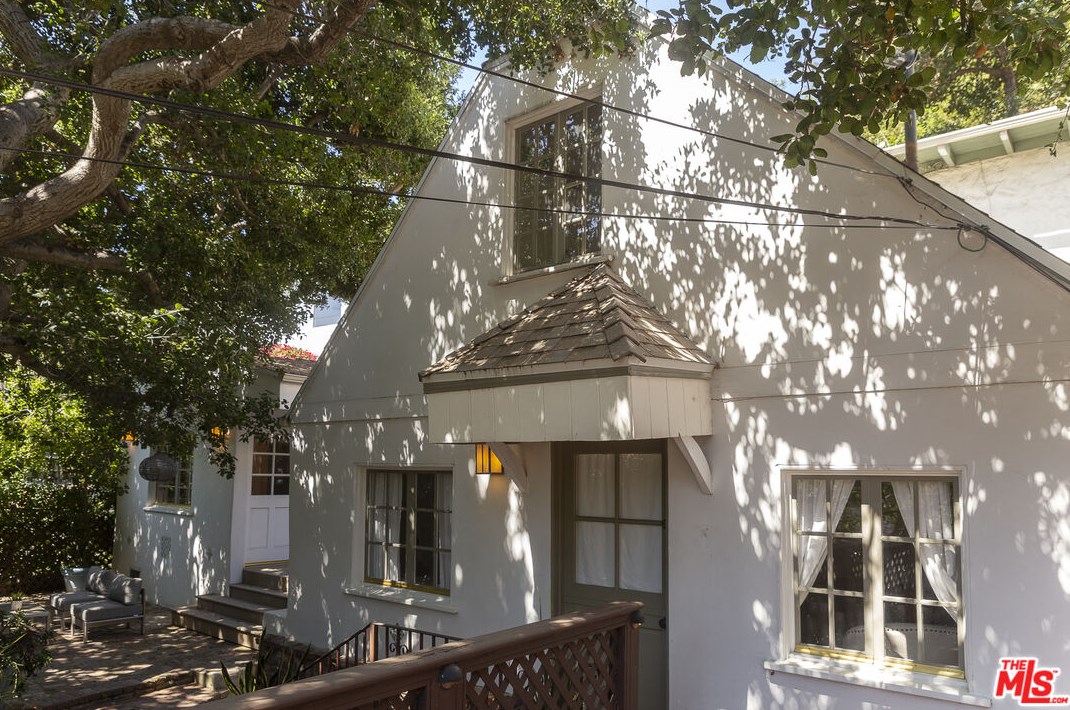 1901 Weepah Way, Los Angeles, CA 90046-7722