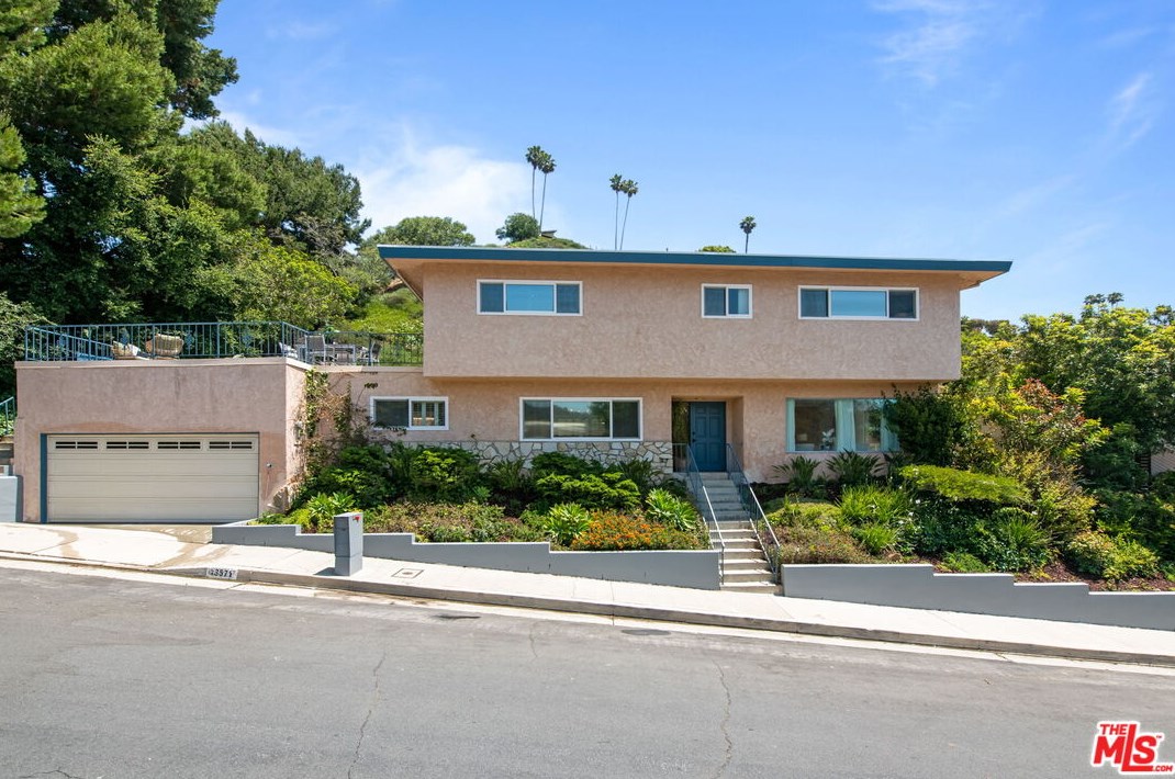 13571 Bayliss Rd, Los Angeles, CA 90049-1812