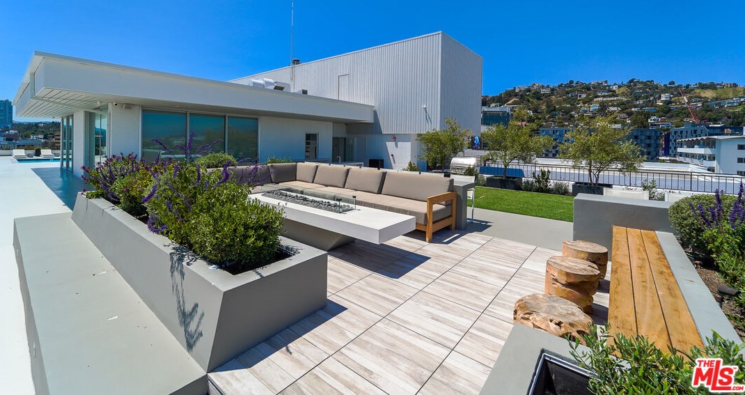1100 Alta Loma Rd, Los Angeles CA  90069-2436 exterior