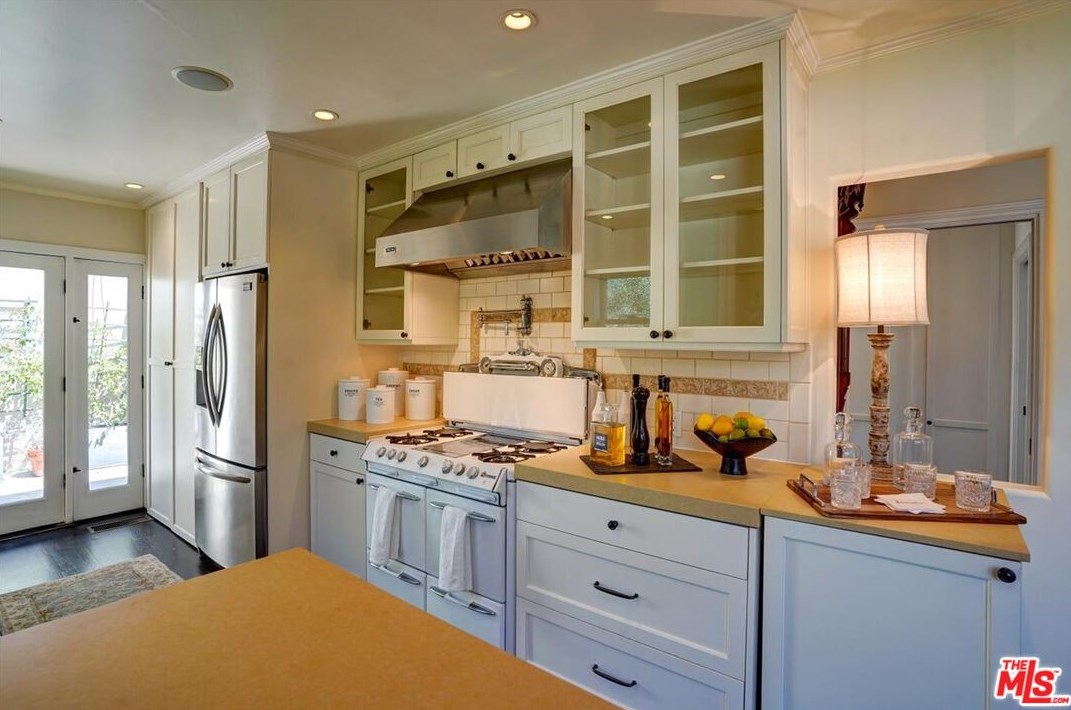 2070 Stanley Hills Dr, Los Angeles CA  90046-7752 exterior