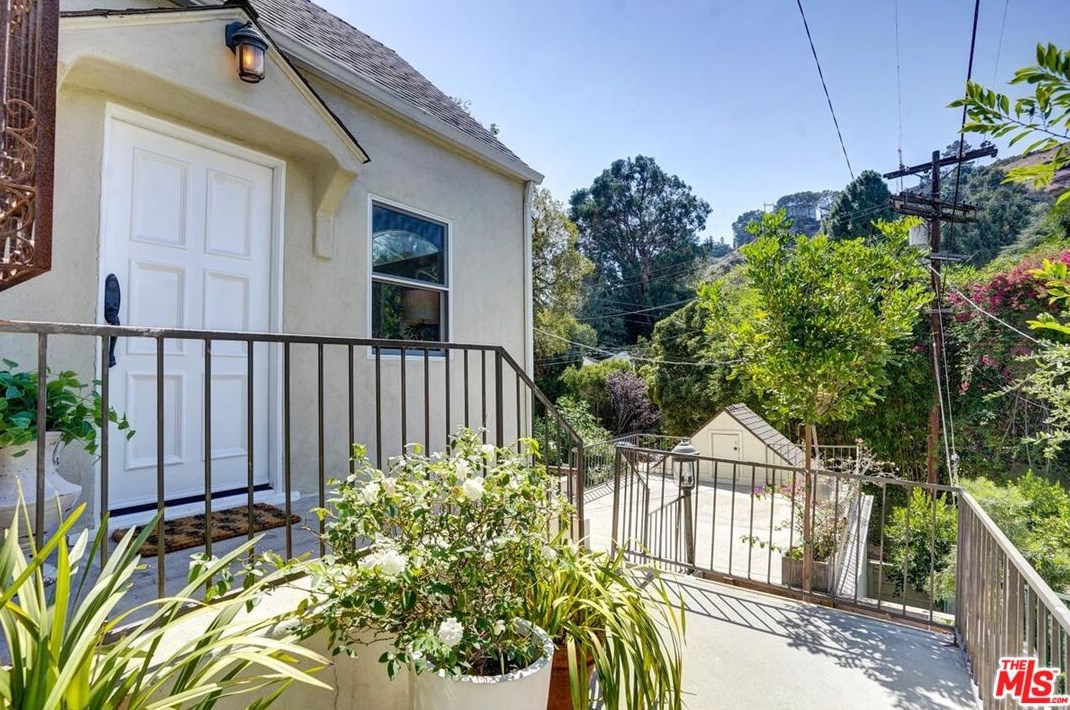 2070 Stanley Hills Dr, Los Angeles CA  90046-7752 exterior