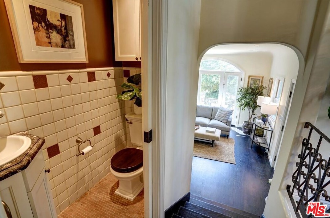 2070 Stanley Hills Dr, Los Angeles CA  90046-7752 exterior