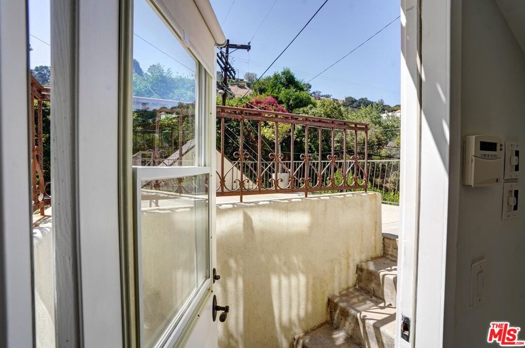 2070 Stanley Hills Dr, Los Angeles CA  90046-7752 exterior
