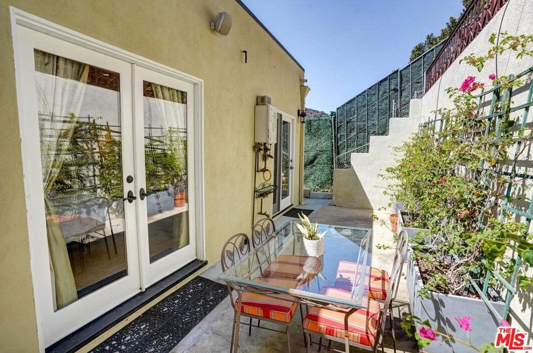 2070 Stanley Hills Dr, Los Angeles CA  90046-7752 exterior