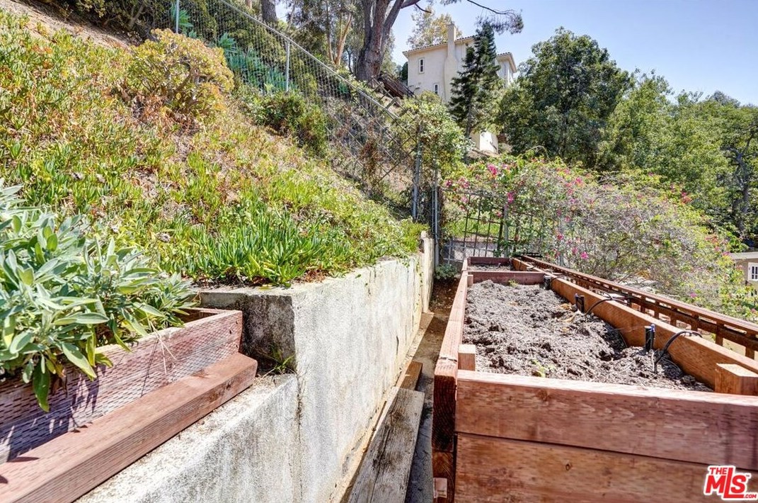 2070 Stanley Hills Dr, Los Angeles CA  90046-7752 exterior