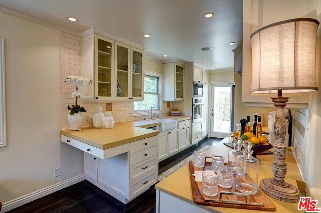 2070 Stanley Hills Dr, Los Angeles CA  90046-7752 exterior