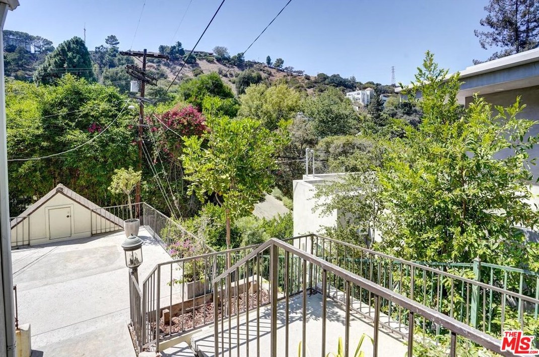 2070 Stanley Hills Dr, Los Angeles CA  90046-7752 exterior