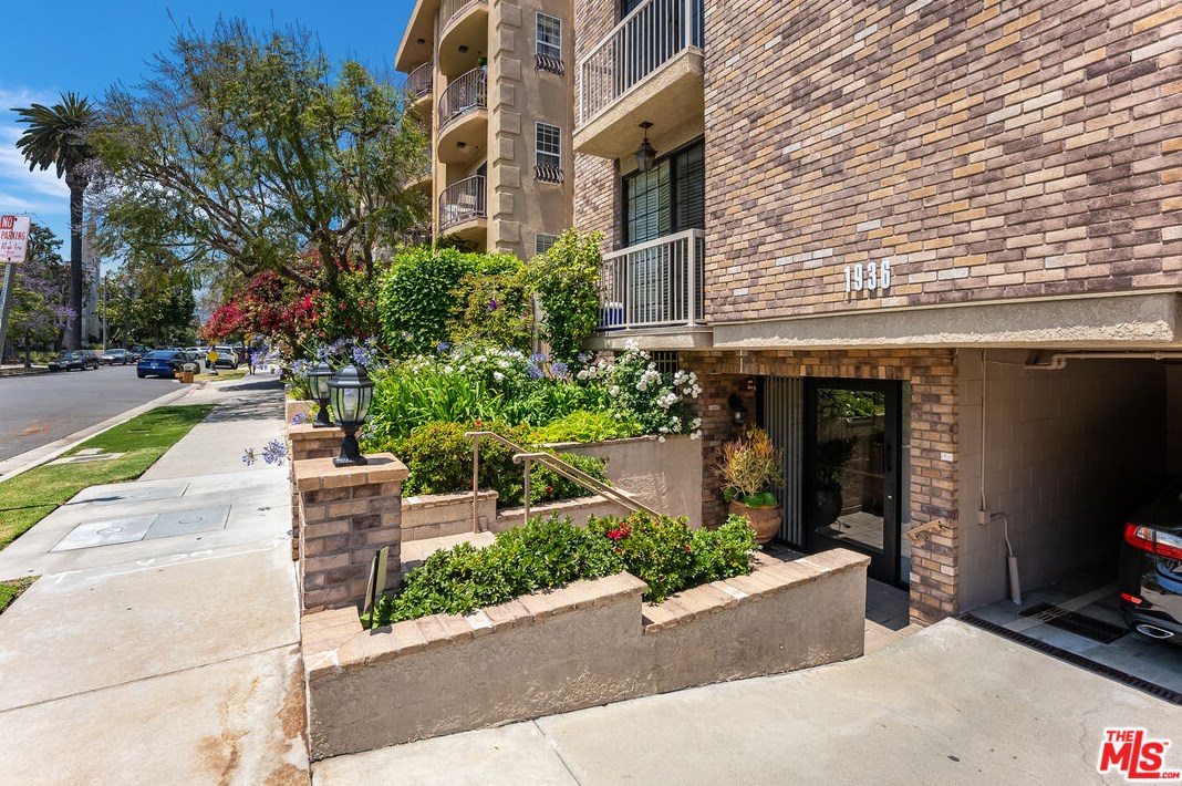 1936 Pelham Ave #201, Los Angeles, CA 90025