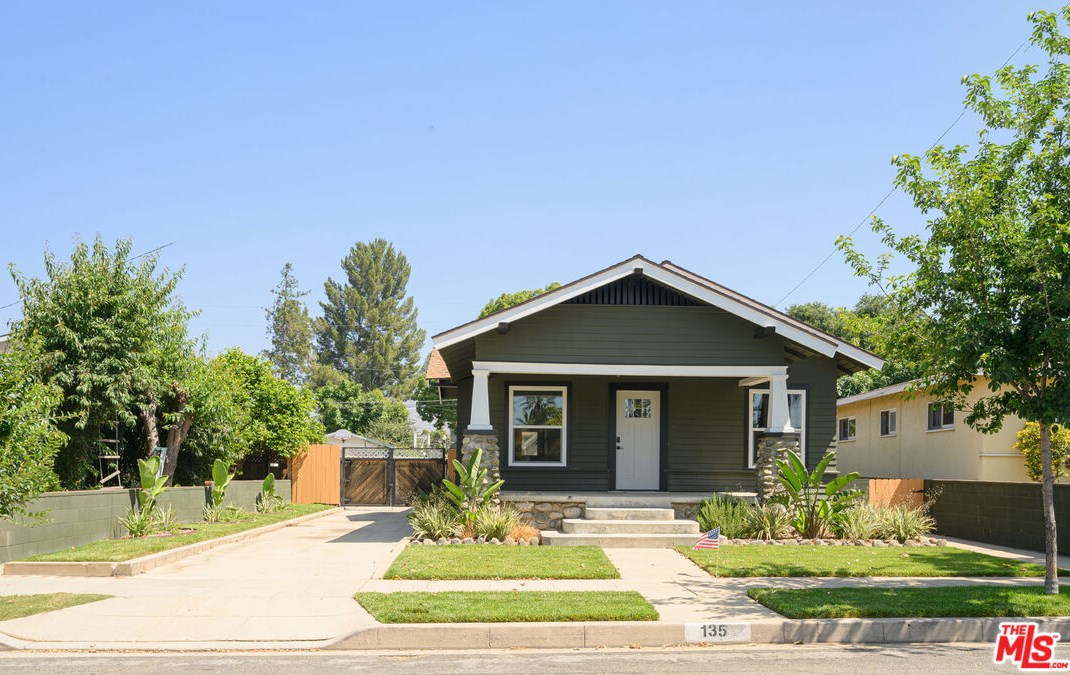 135 E 1st St, San Dimas, CA 91773