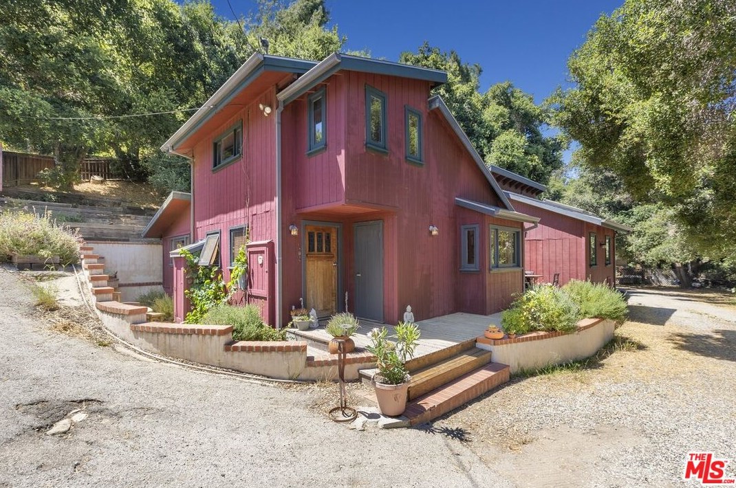 21031 Hillside Dr, Topanga, CA 90290