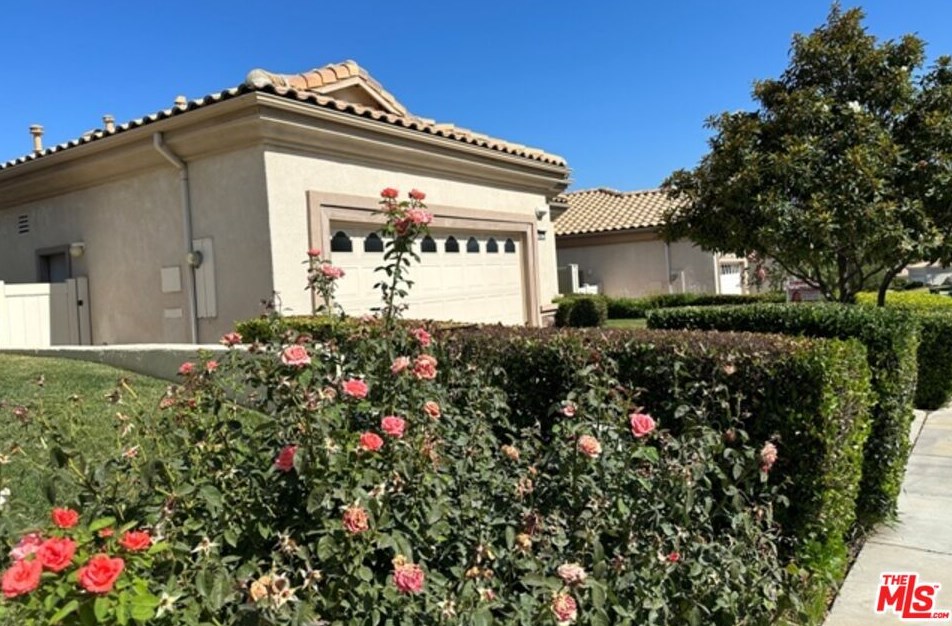 1975 Fairway Oaks Ave, Banning, CA 92220-6663