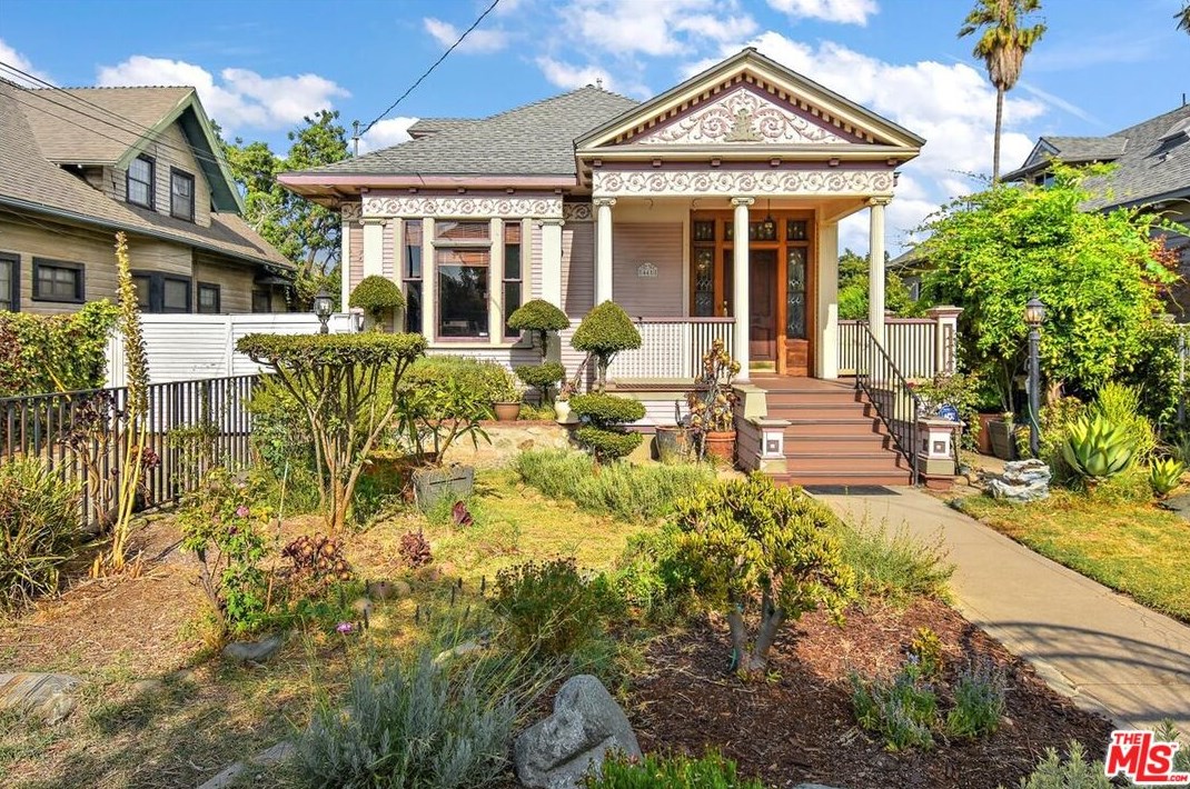 448 Summit Ave, Pasadena, CA 91103-3718