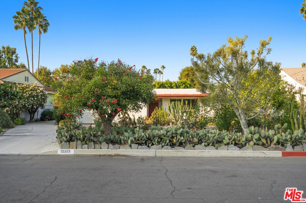 12353 Hesby St, North Hollywood, CA 91607