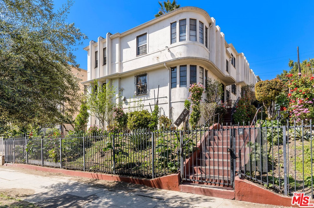 425 Rampart Blvd, Los Angeles, CA 90026-4815