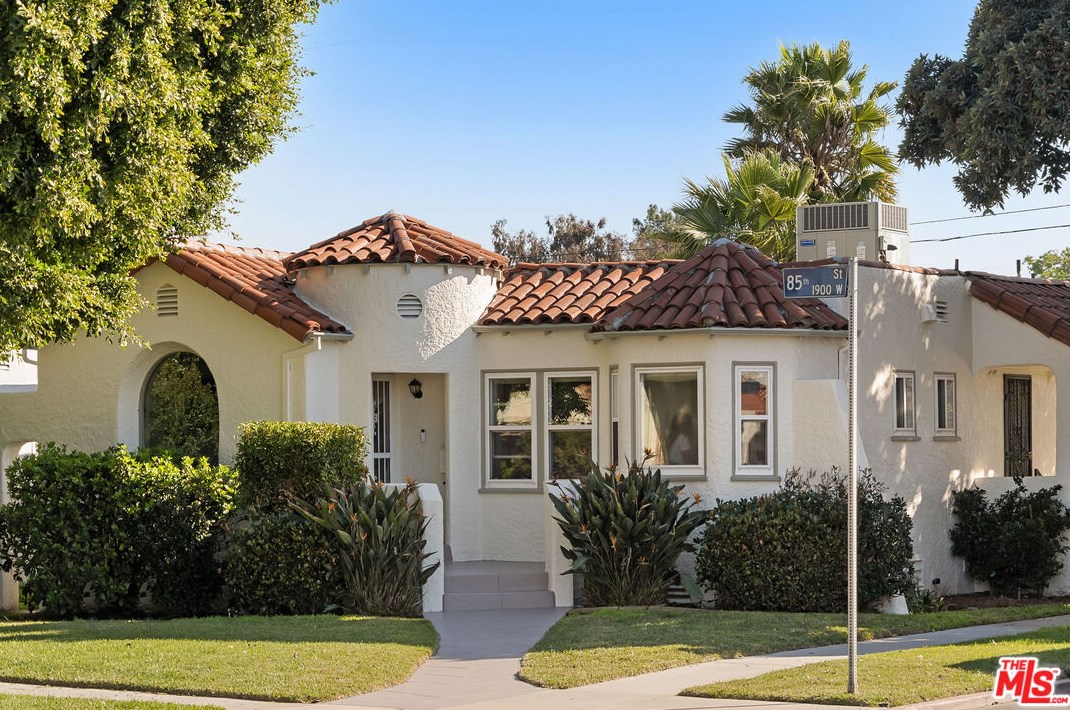1960 85th St, Los Angeles, CA 90047-2913