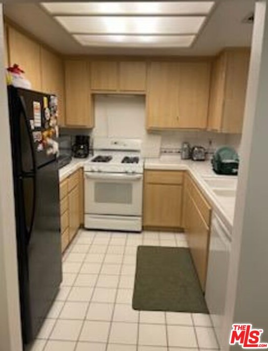 15155 Sherman Way #10, Van Nuys, CA 91405