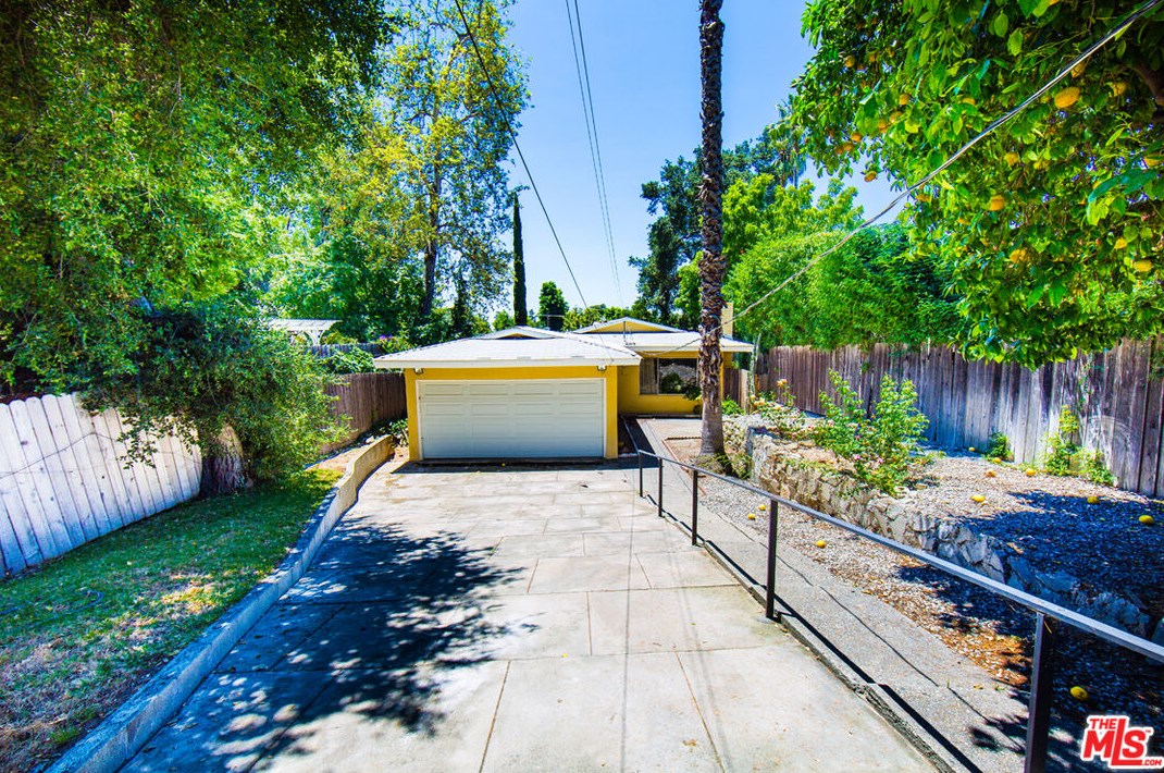 76 E Palm St, Altadena, CA 91001
