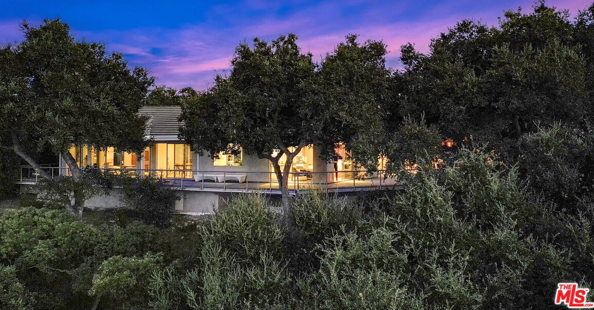 3111 Stone Oak Dr, Los Angeles CA  90049-1180 exterior