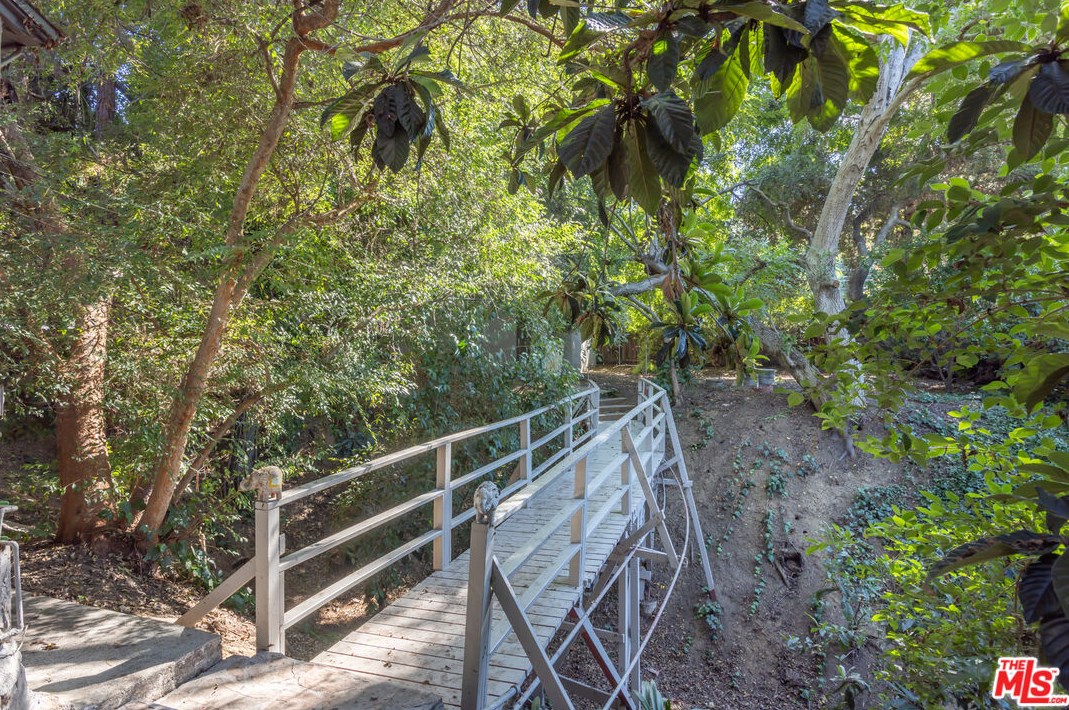 11600 Canton Pl, North Hollywood CA  91604-4163 exterior