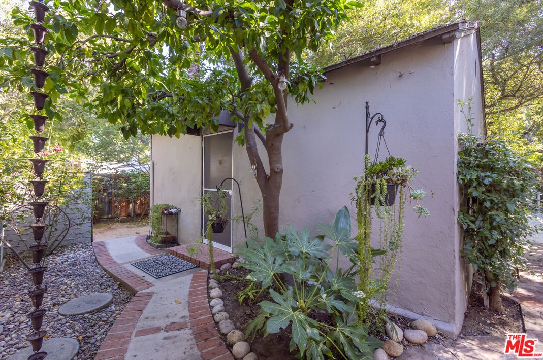 11600 Canton Pl, North Hollywood CA  91604-4163 exterior