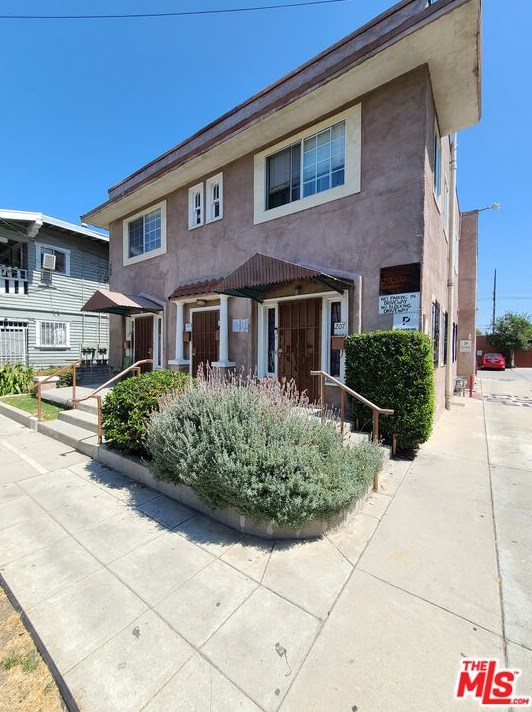 201 31st St, Los Angeles, CA 90007-3805