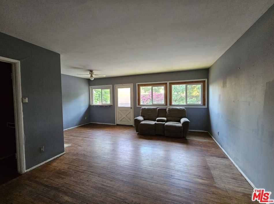 18160 Ingomar St, Los Angeles CA  91335-2030 exterior