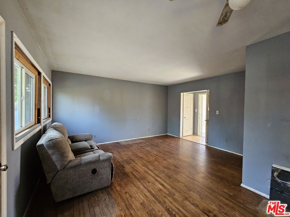 18160 Ingomar St, Los Angeles CA  91335-2030 exterior