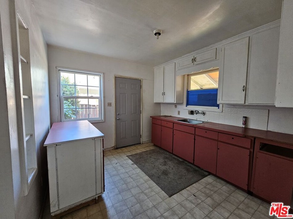 18160 Ingomar St, Los Angeles CA  91335-2030 exterior