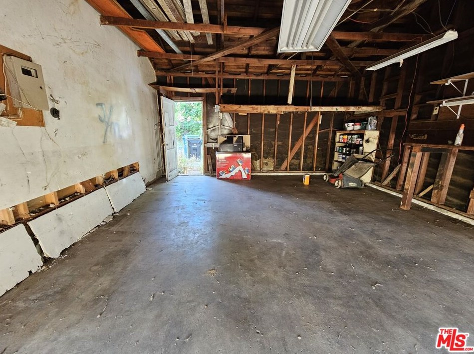 18160 Ingomar St, Los Angeles CA  91335-2030 exterior