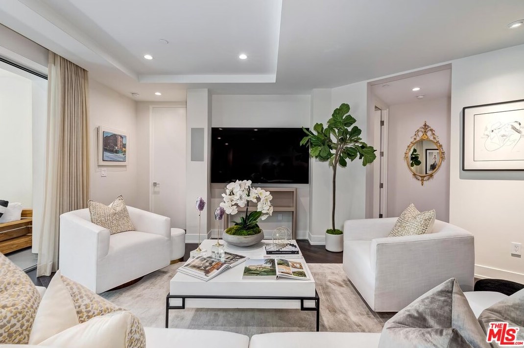 460 N Palm Dr #103, Beverly Hills, CA 90210