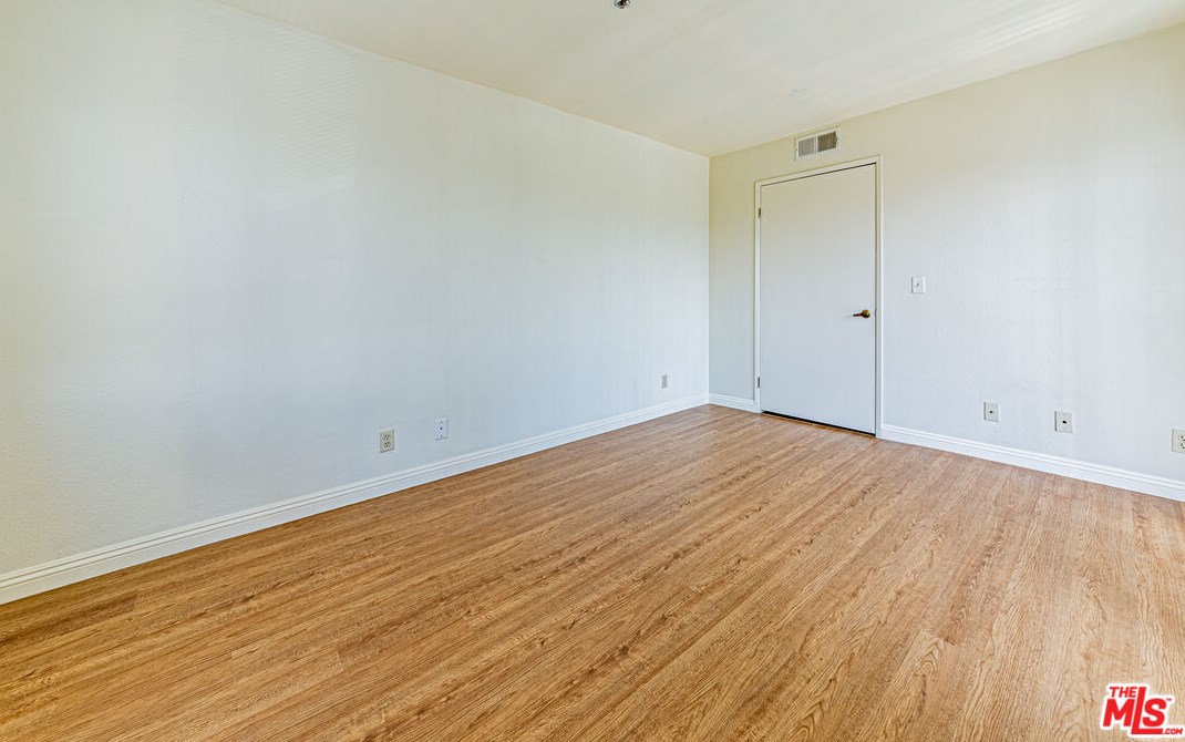 1029 Elden Ave, Los Angeles CA  90006-2958 exterior