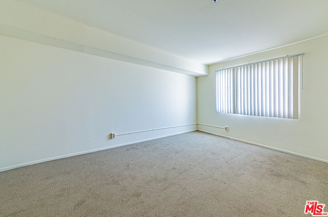 1029 Elden Ave, Los Angeles CA  90006-2958 exterior