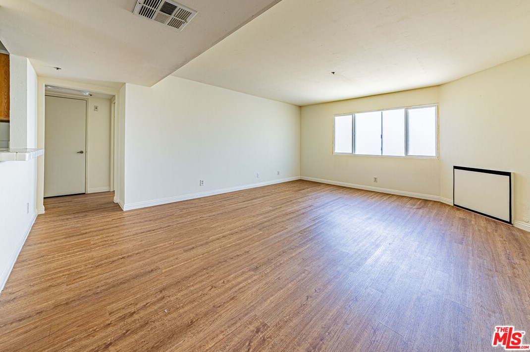 1029 Elden Ave, Los Angeles CA  90006-2958 exterior