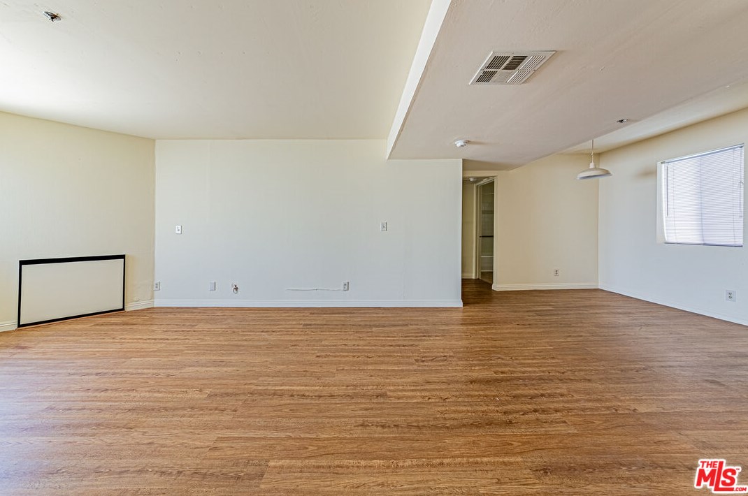 1029 Elden Ave, Los Angeles CA  90006-2958 exterior