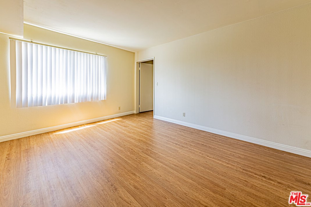1029 Elden Ave, Los Angeles CA  90006-2958 exterior