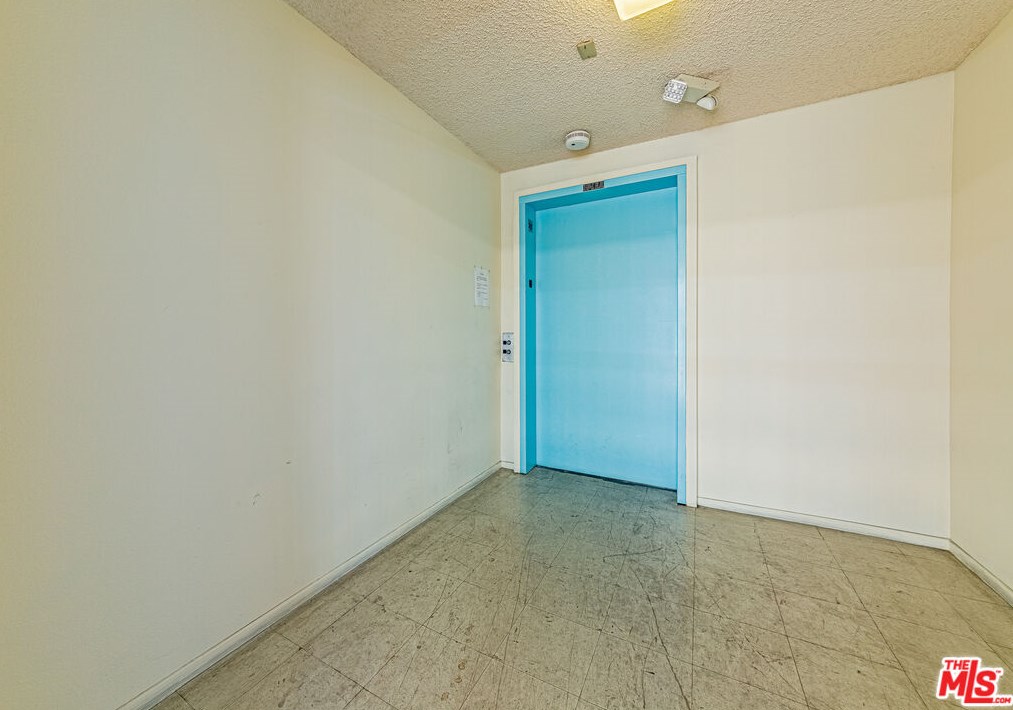 1029 Elden Ave, Los Angeles CA  90006-2958 exterior