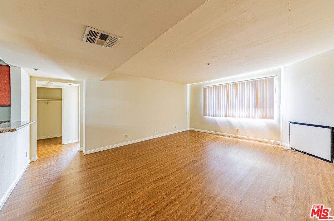 1029 Elden Ave, Los Angeles CA  90006-2958 exterior