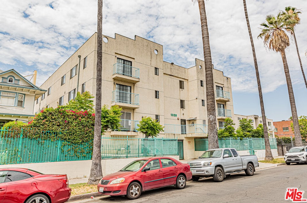 1029 Elden Ave, Los Angeles CA  90006-2958 exterior