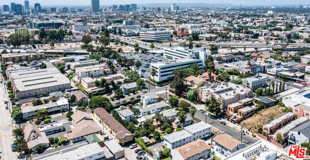 600 Juanita Ave, Los Angeles CA  90004-2216 exterior