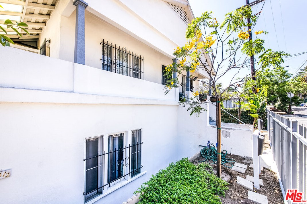 600 Juanita Ave, Los Angeles, CA 90004-2216
